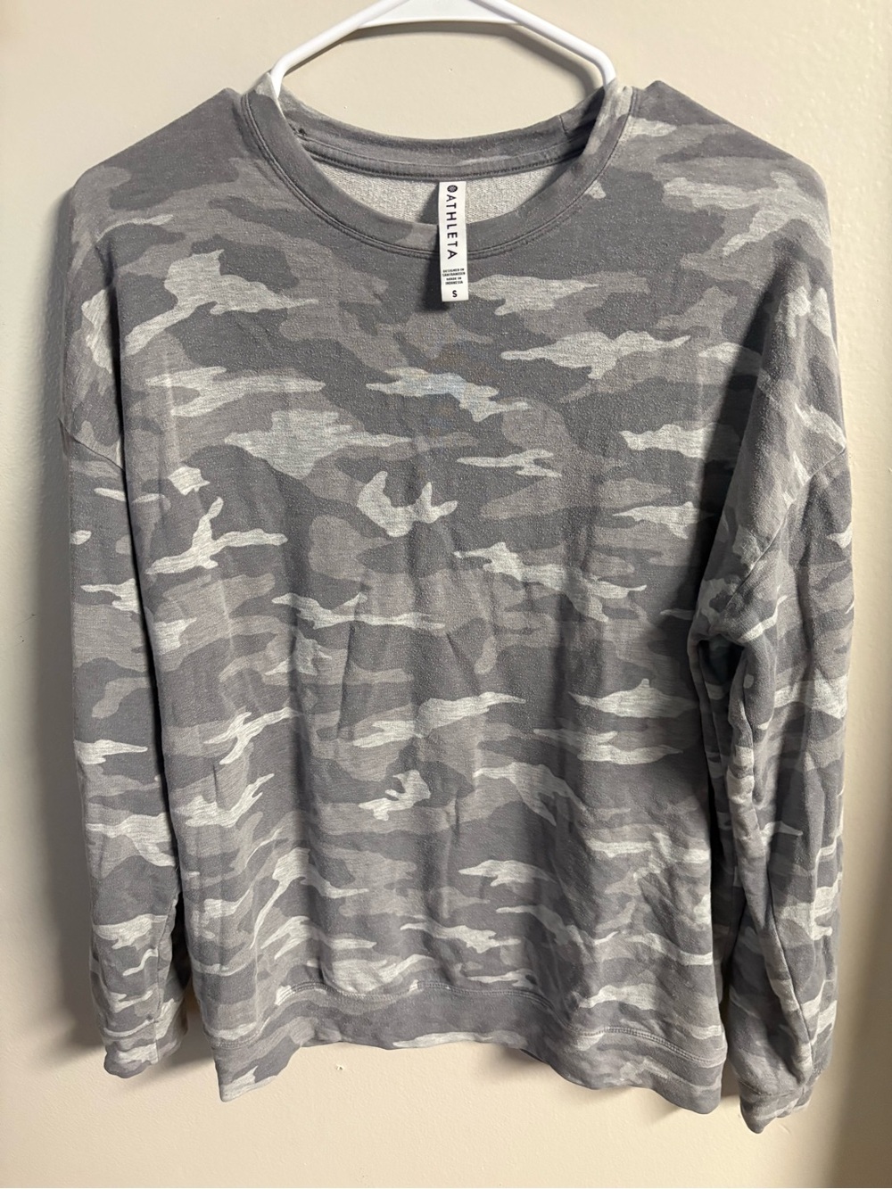 Athleta Womens Gray Camo Long Sleeve Sweatshirt